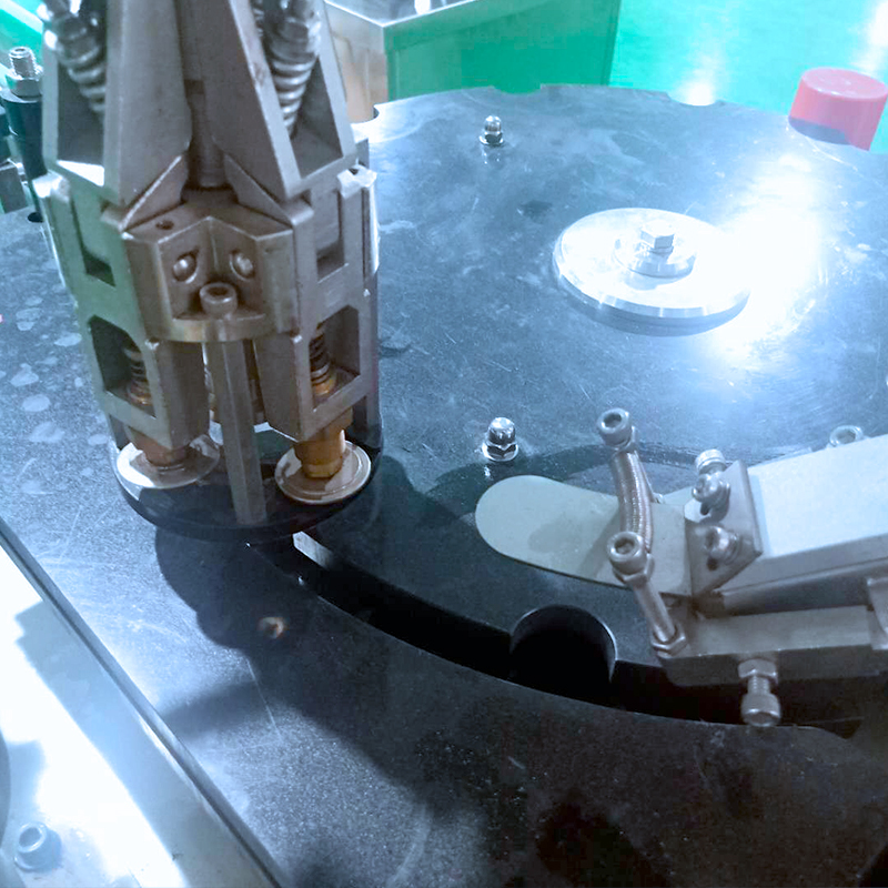 Plant Supply Automatic Locking Capping Machine for Glass Bottle/Jar Driven Type Electric