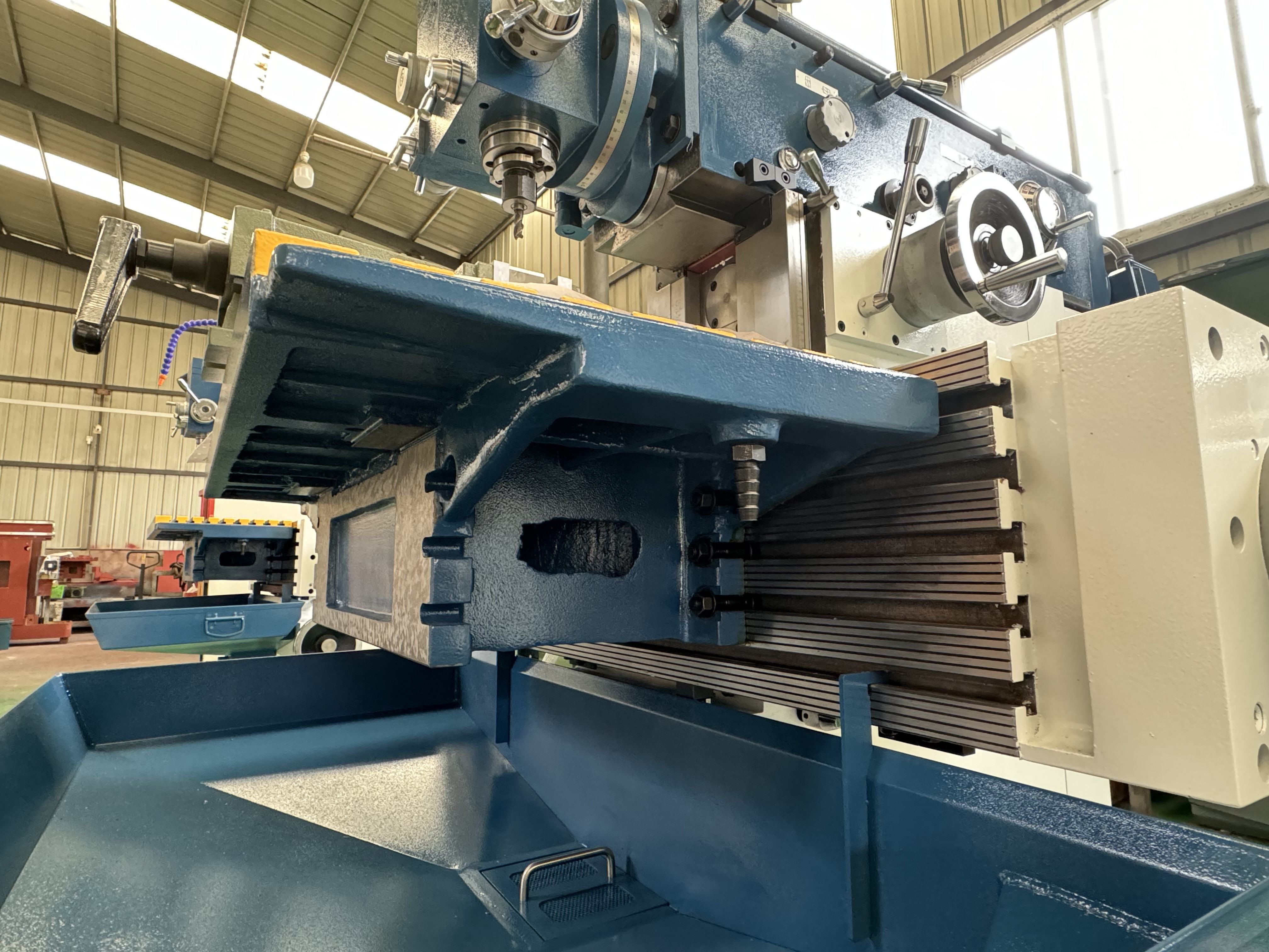 X8140A Manual Universal Milling Machine Swivel Head Milling Drill Machine For Metal