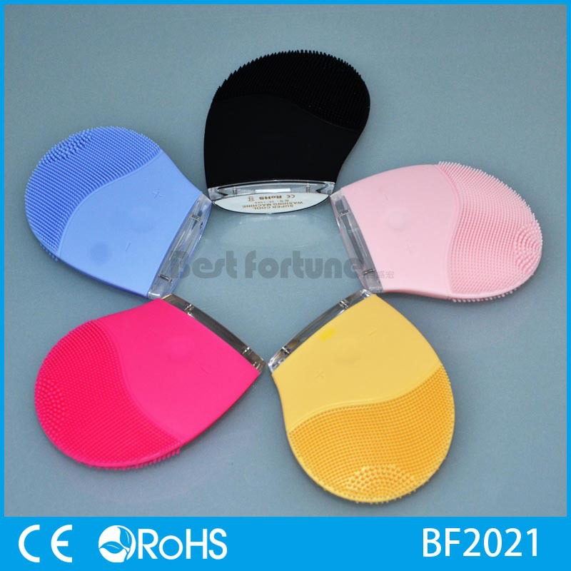 Multi Function Rechargeable Facial Cleansing Brush ROHS Certificated