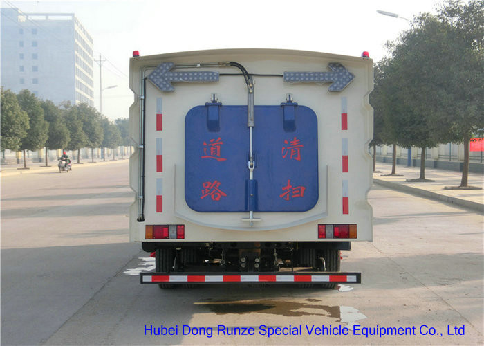 JMC Truck Mounted Road Sweeping Machine With 4 Brushes 5.5 Cbm Trash 1,5 Cbm Water