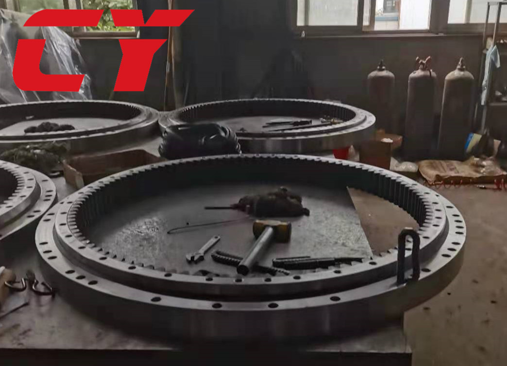 CY Smooth Finish E70b Slewing Bearing Ring Rock Bucket Teeth