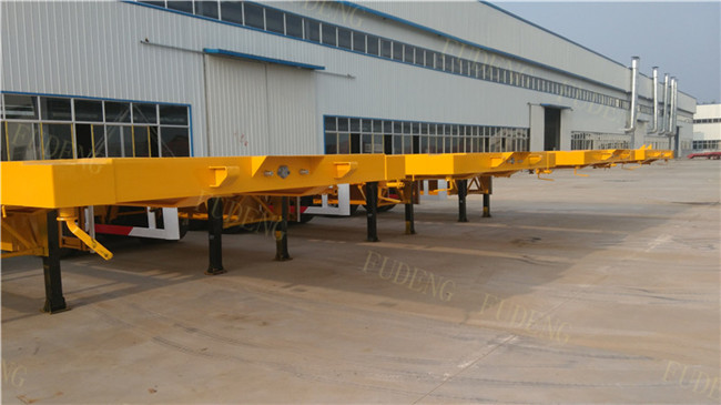 Tri-axle 50Tons flatbed container trailer truck for Carry container , hoses , cement bags