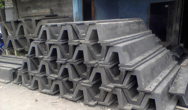 Arch Rubber 1000mm Height Marine Fenders V Shape Profile For Boat Protection