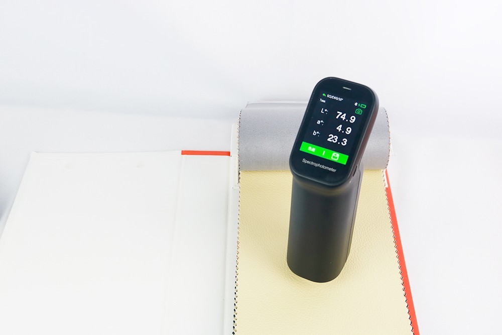 CS-500 Portable Spectrophotometer 26 Illuminants Multi Func Calibration Base