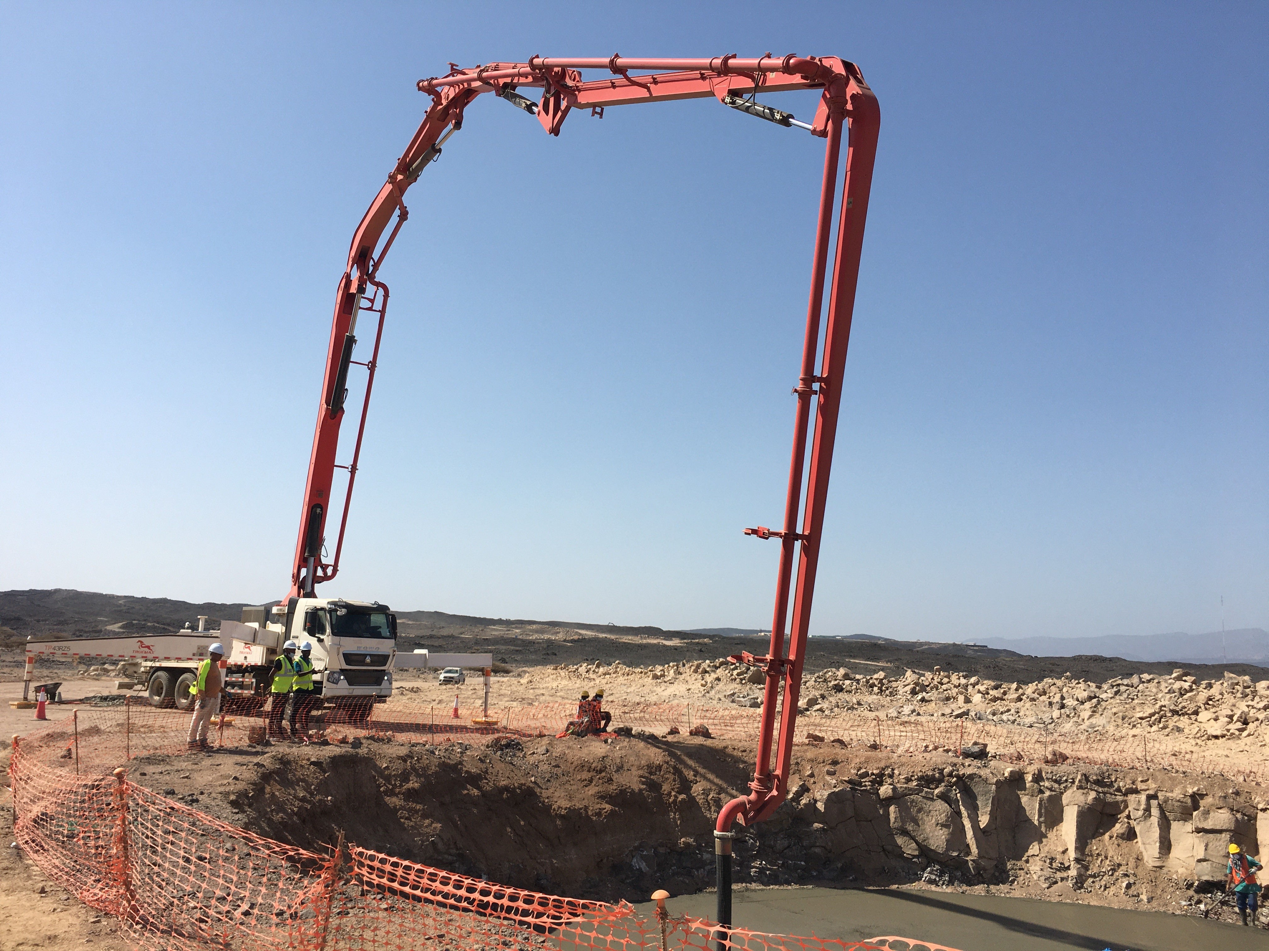 Four bridge 58m concrete pump truck Customized production