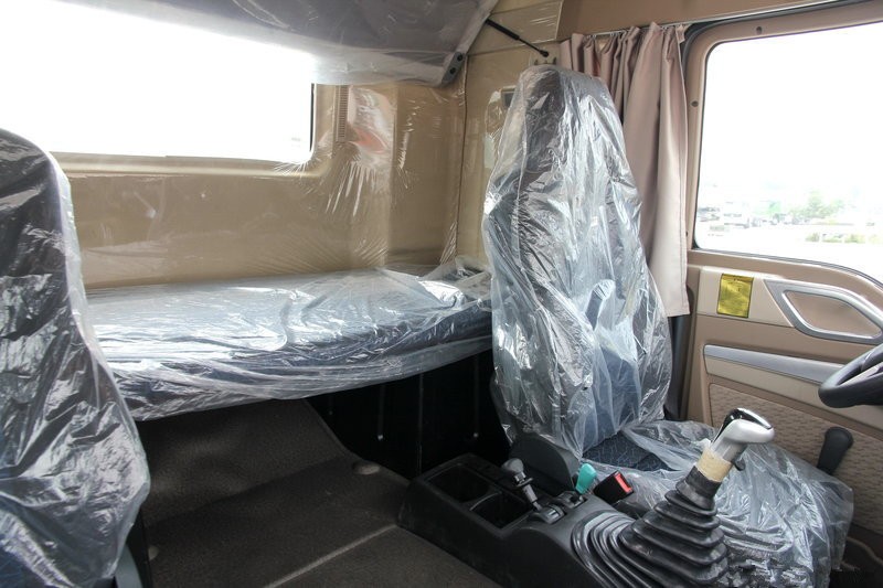 Long Distance Heavy Transport Truck , Sinotruk Howo T5G Commercial Truck Trailer