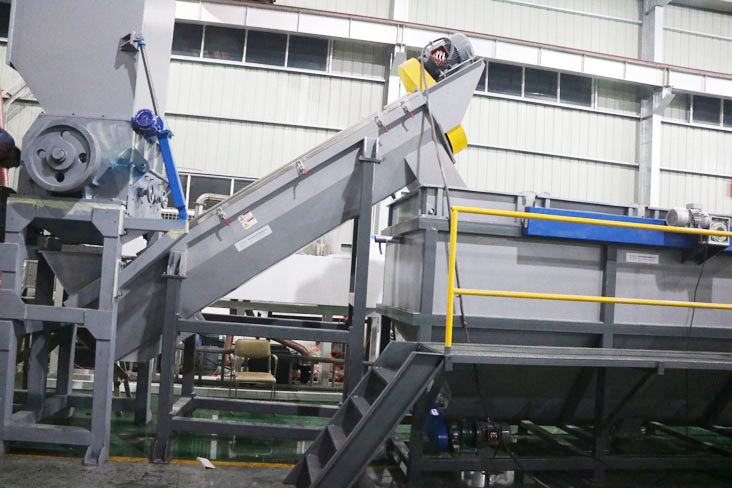 LDPE HDPE Plastic Washing Recycling Machine 2000kg/H PET Bottle Washing Line
