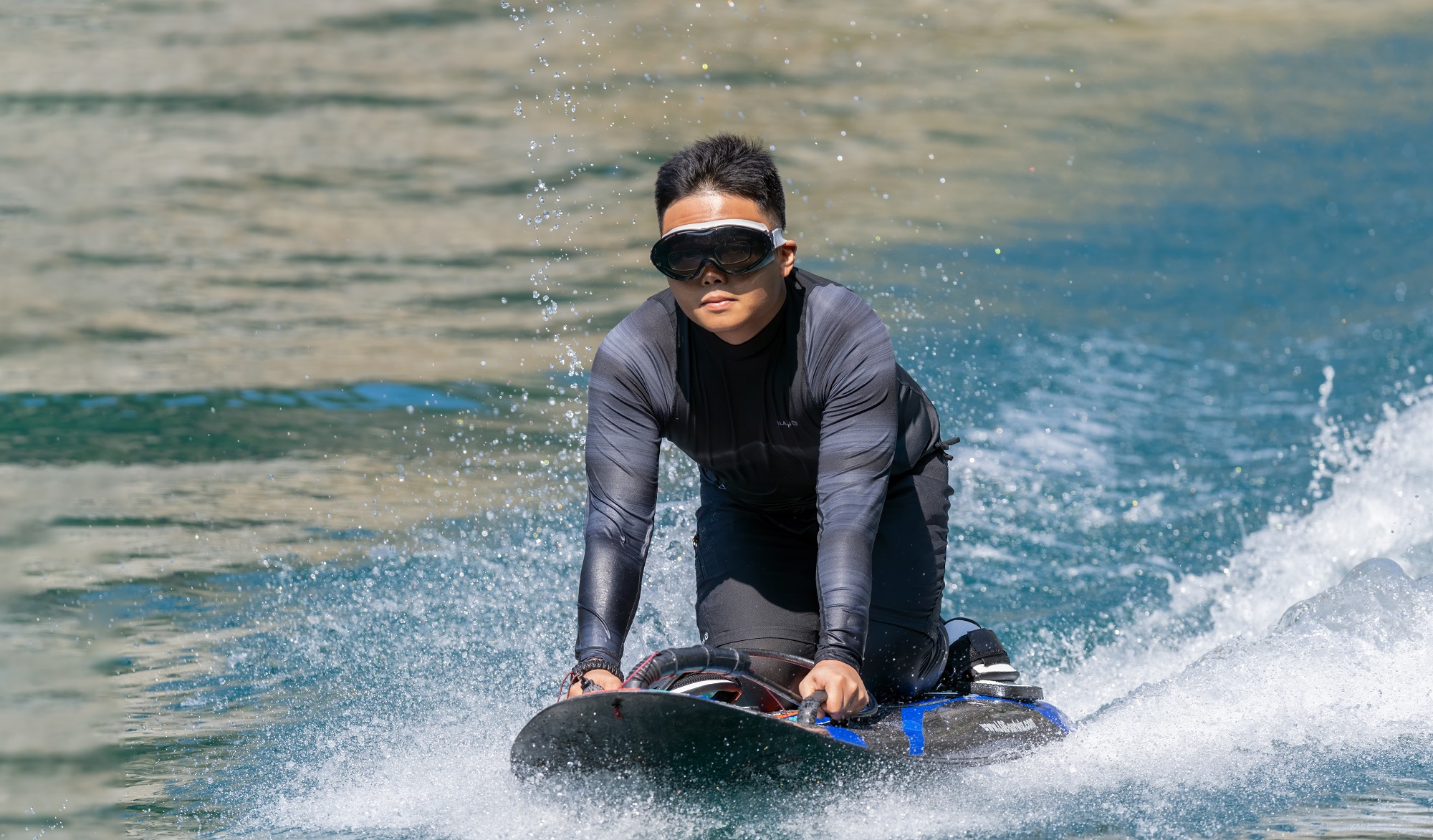 The Ultimate Surfing Companion 2 Stroke Engine Electric Surfboard with Max Speed 60km/h