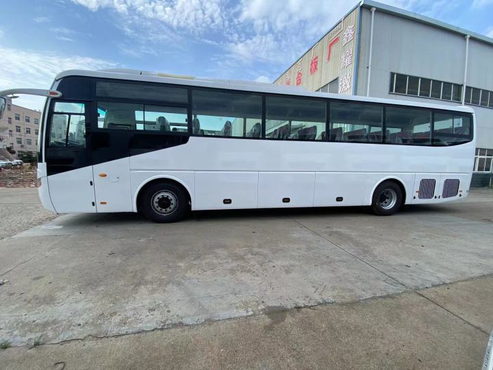 65 Seats Passenger Bus Used Coach Bus Good Condition and Engine Capacity 6 8L