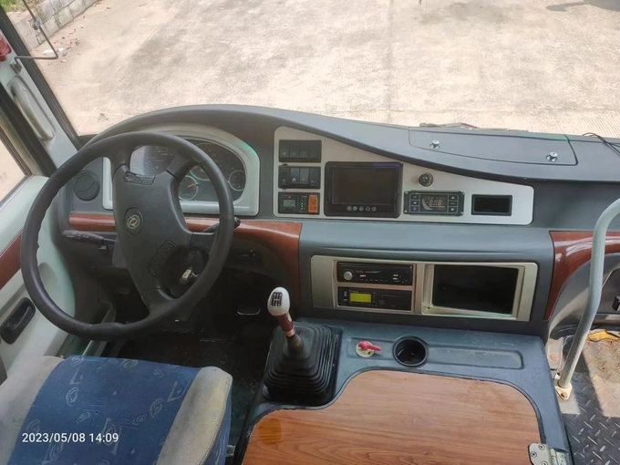 Used Shuttle Vans Floding Door 19 Seats White Color 6 Meters Front Engine Wiht A/C 2nd Hand Dongfeng Bus EQ6608