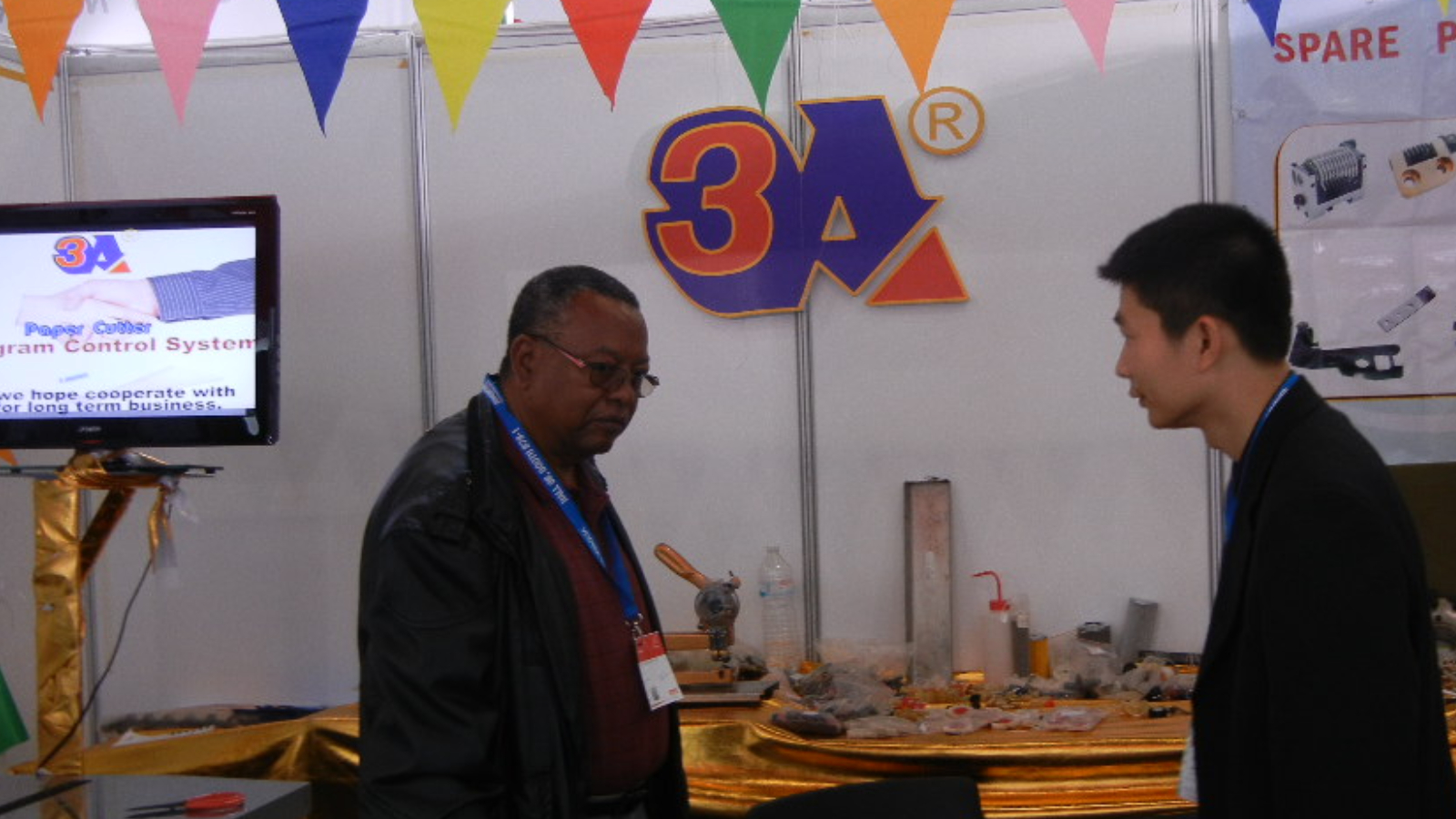 Easy to Operate Chemical Cold Glue Application System for Paper Pasting Machine