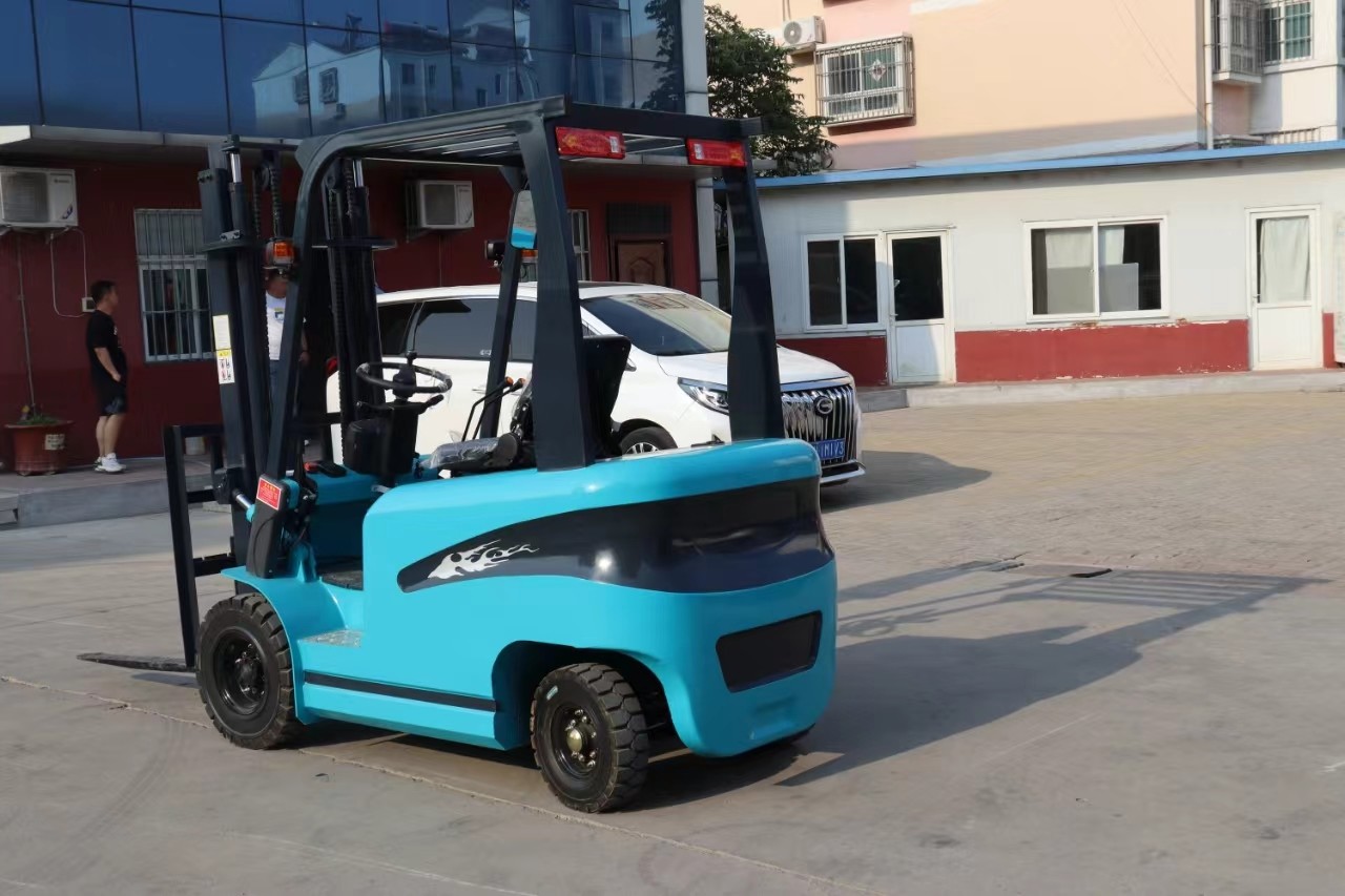 Efficiency 2 Ton Electric Forklift With Excellent Turning Radius Smooth Operation Sit Down Electric Forklift