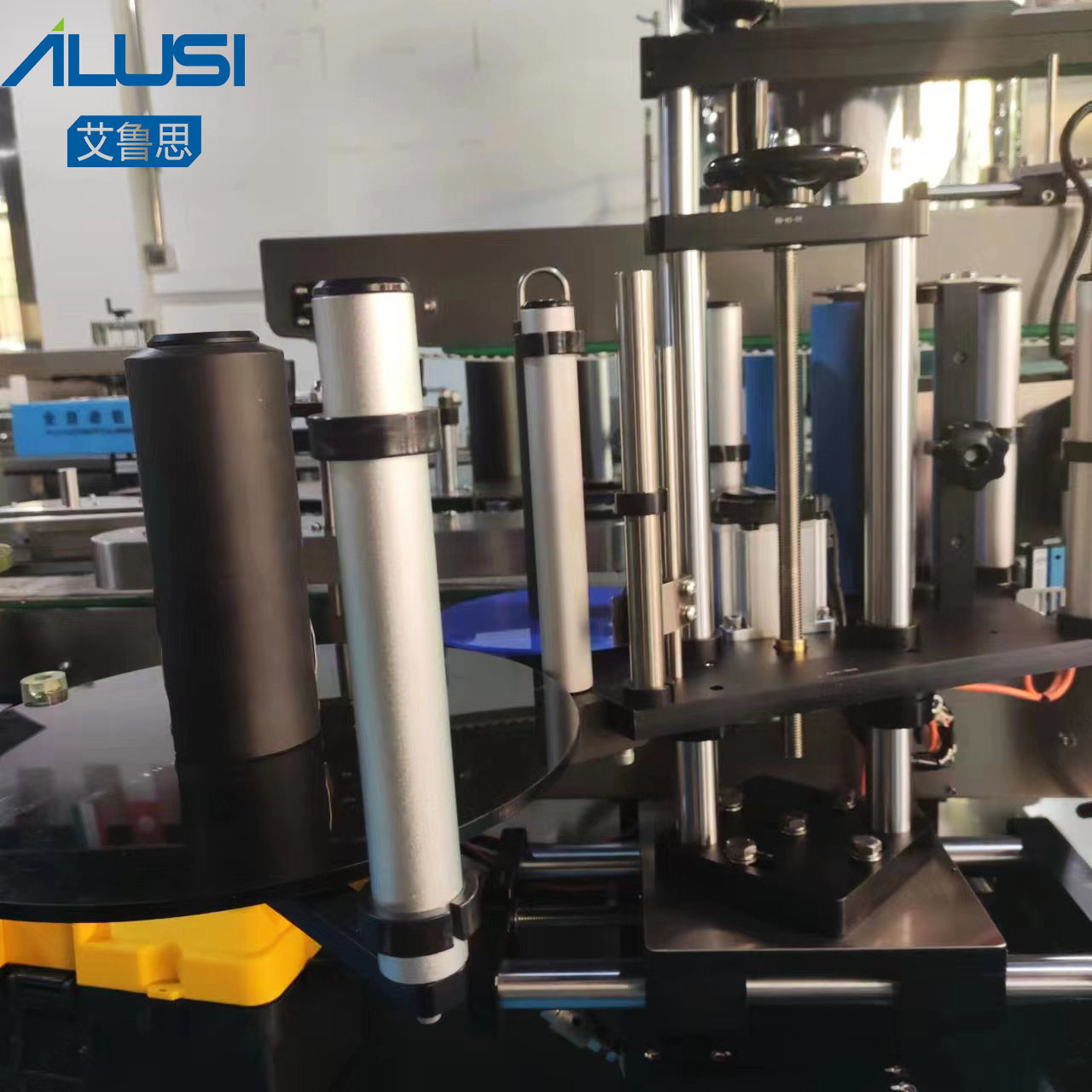 Fully Automatic Double Side Labeling Machine For Flat Round Bottle