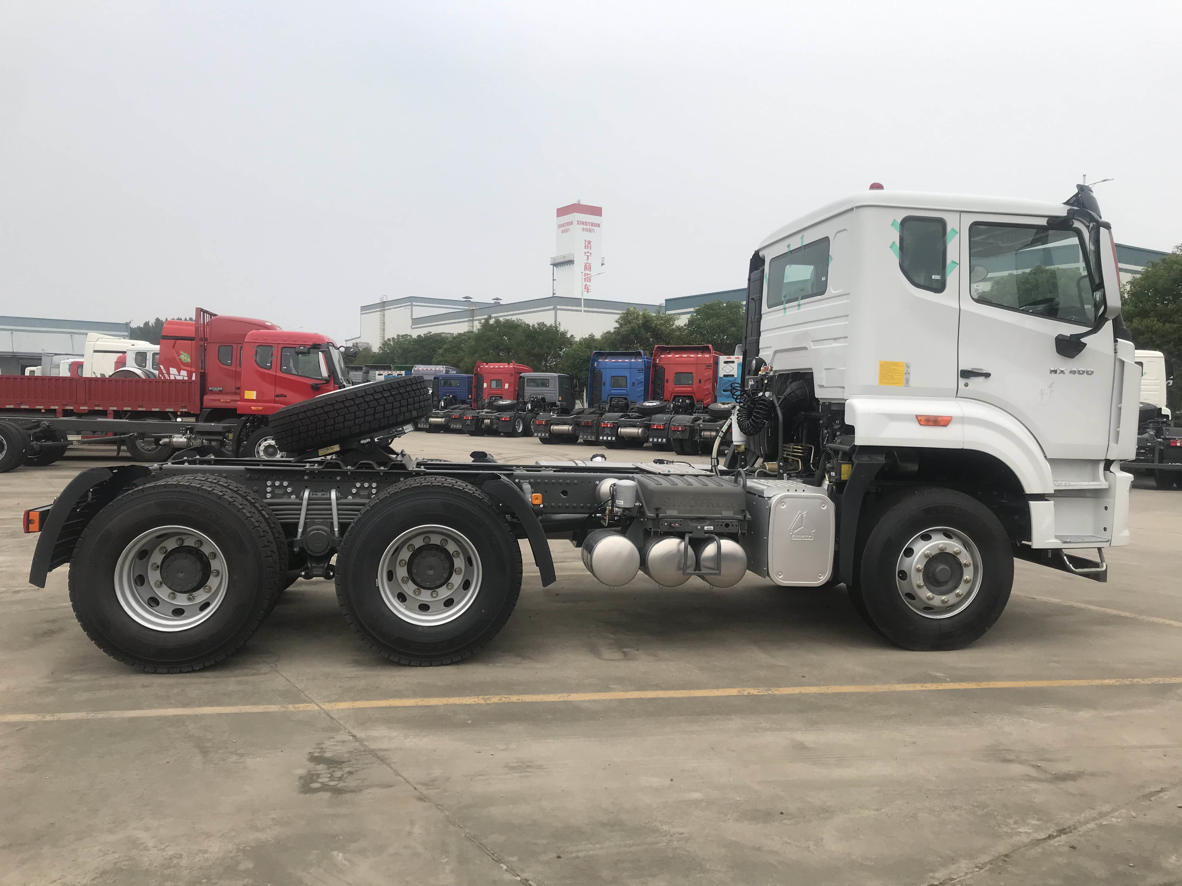 Trailer Truck Head Hohan Tractor Head Howo NX New Model 2025 Year 10 Tires Right Hand Drive
