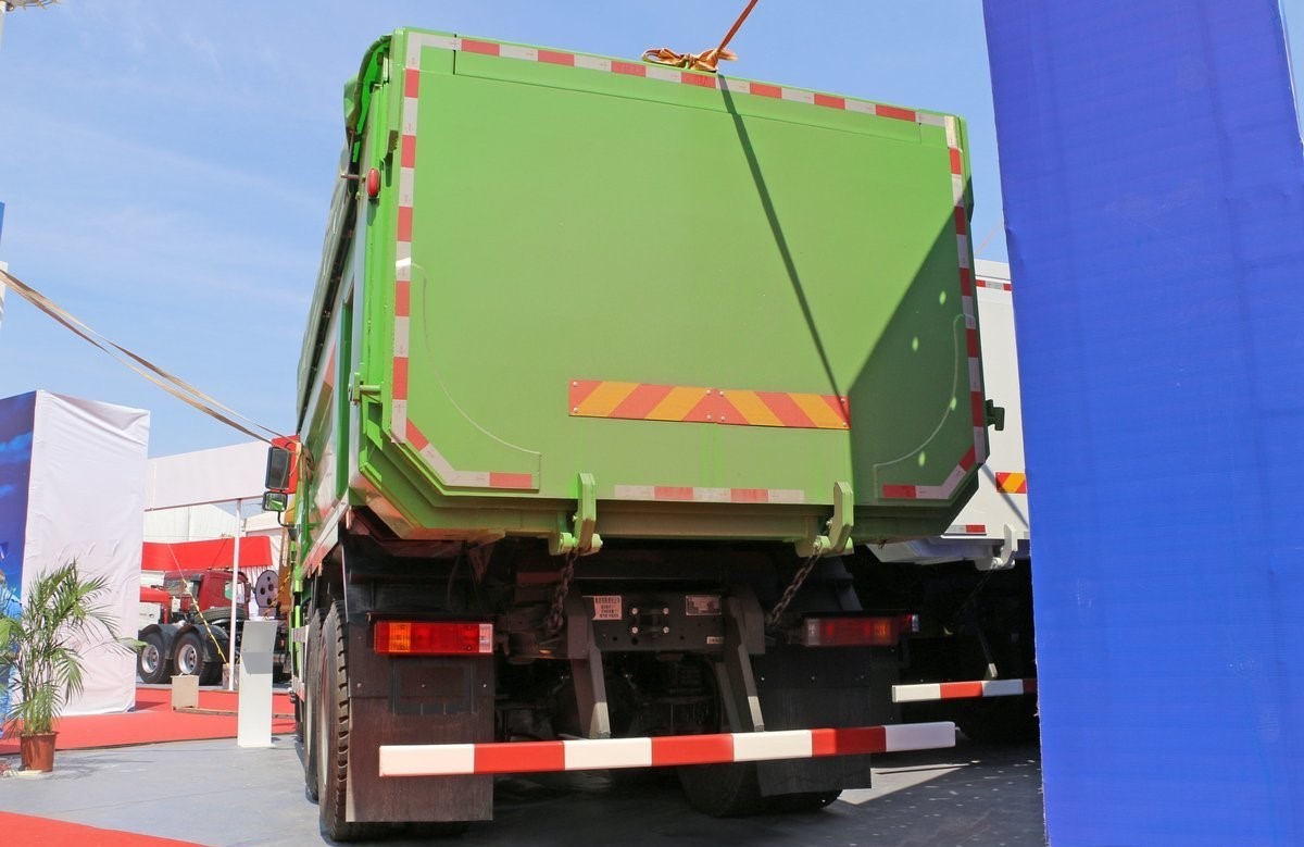 Shacman 8*4 Truck F3000 Dump Truck Powerful Dynamics Excellent Transportation