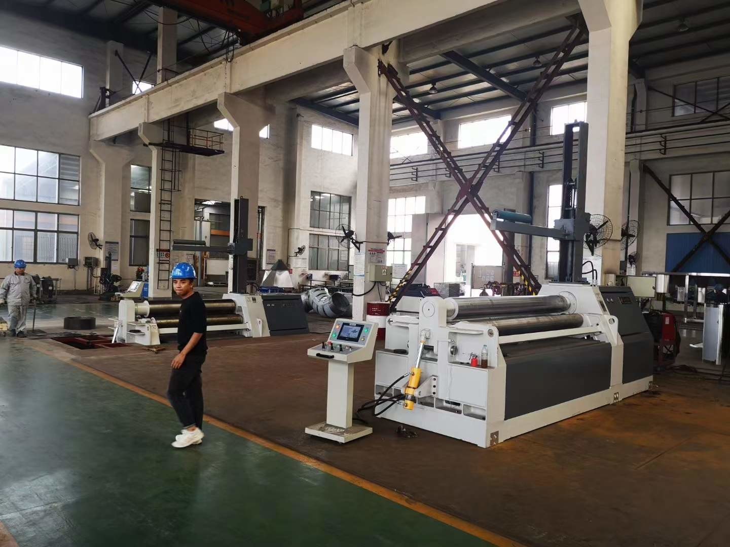 Four-Roller CNC Plate Rolling Machine With Pre-Bending Function 25mm Thick Plate High Performance And Heavy Duty