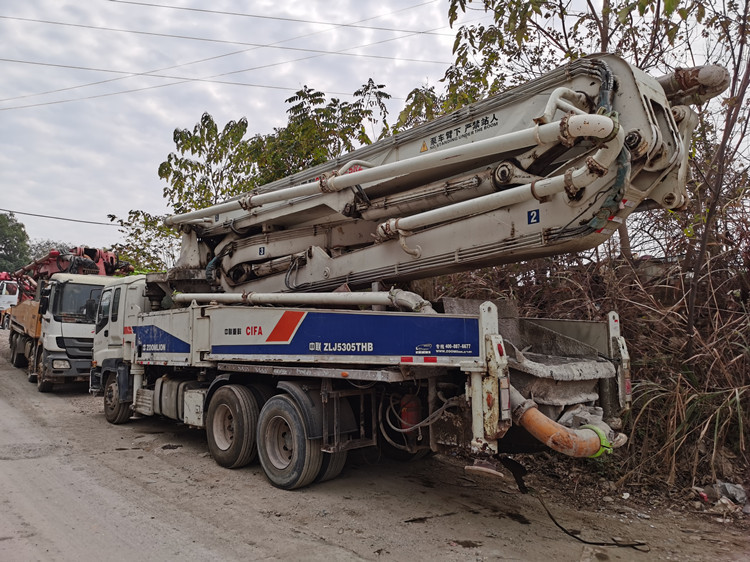 BENZ Chassis Second Hand Concrete Pump Truck 46meter 52m 60m