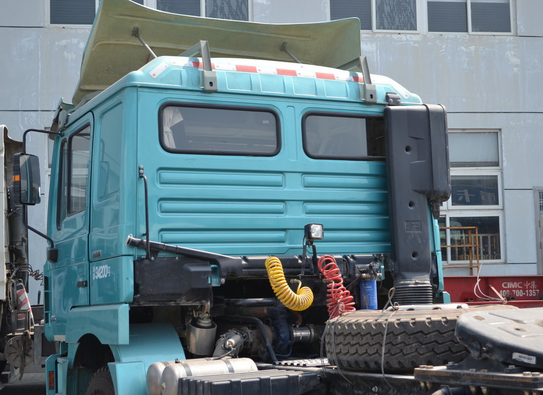 Tractor Truck 4×2 New Shacman Horse Head Weichai 336hp Euro 3 Emission Single And Half Cab