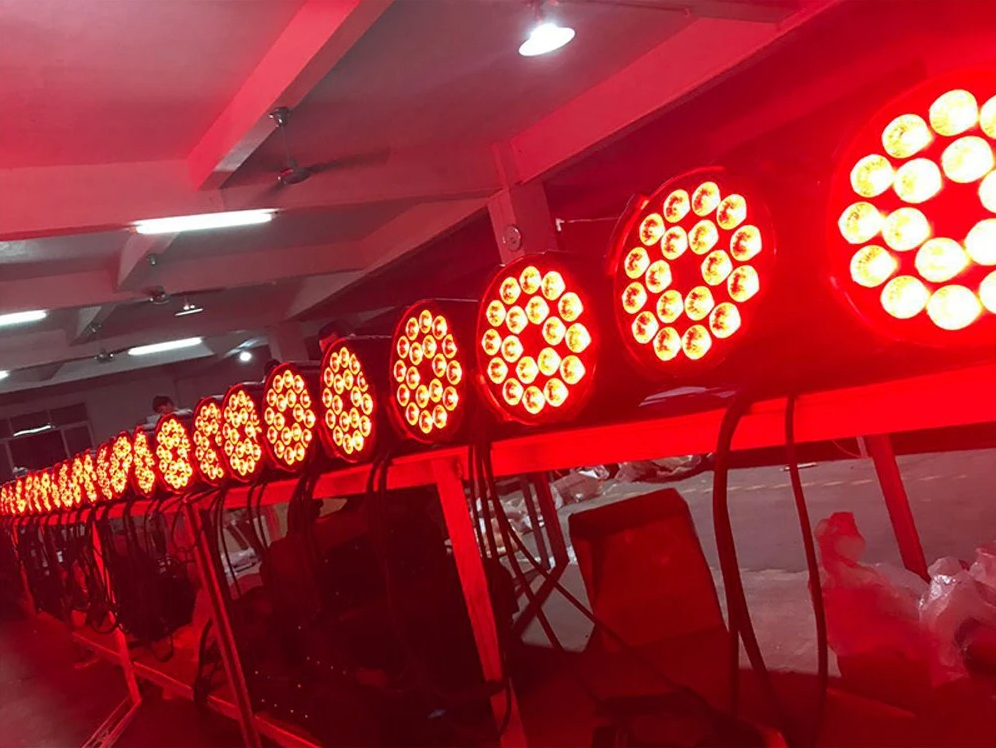Outdoor Stage Lighting Solutions 18pcs Waterproof LED Par Cans with DIALux evo Layout