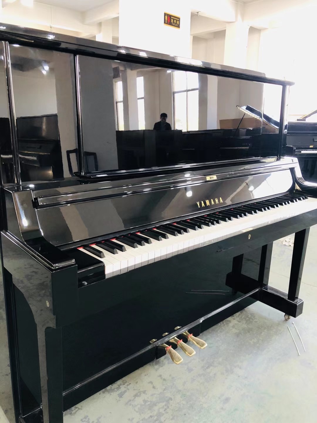 Best Price Acoustic upright second hand piano Black Color with second hand piano bench and accessories pre owned