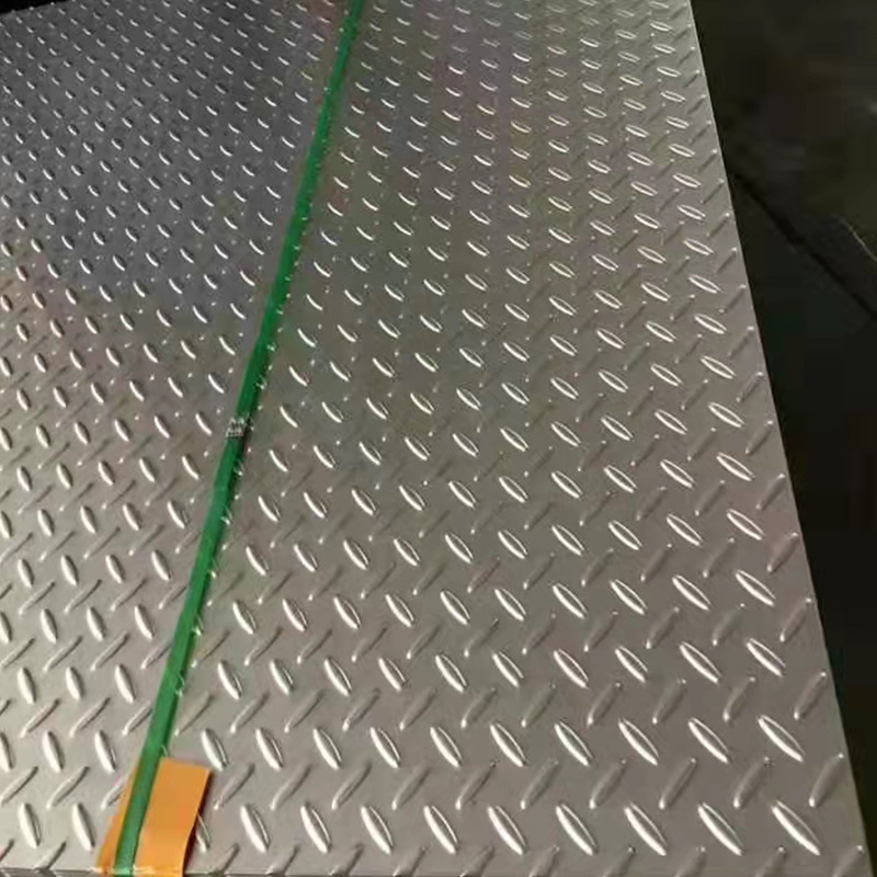 Q235 Ss400 A36 Checkered Steel Plate Hot Rolled Diamond Stainless Checkered Steel Sheet for Ship Plate 2mm 10mm Thickness