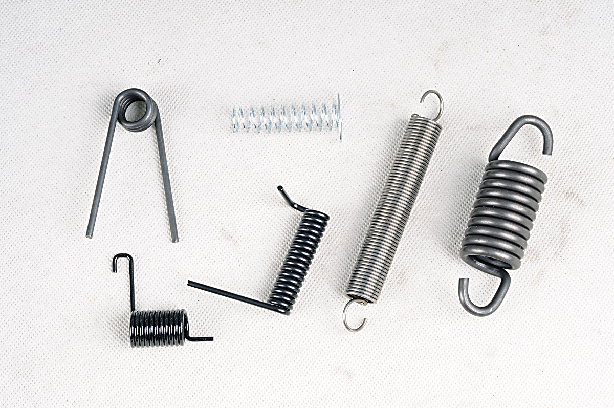 Black coated car suspension coil springs and extension coil spring for fork lift,Garden machine