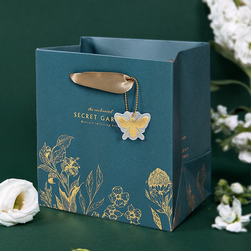 Wholesale Custom Printed Logo Luxury Shopping Gift Paper Bags With Handle