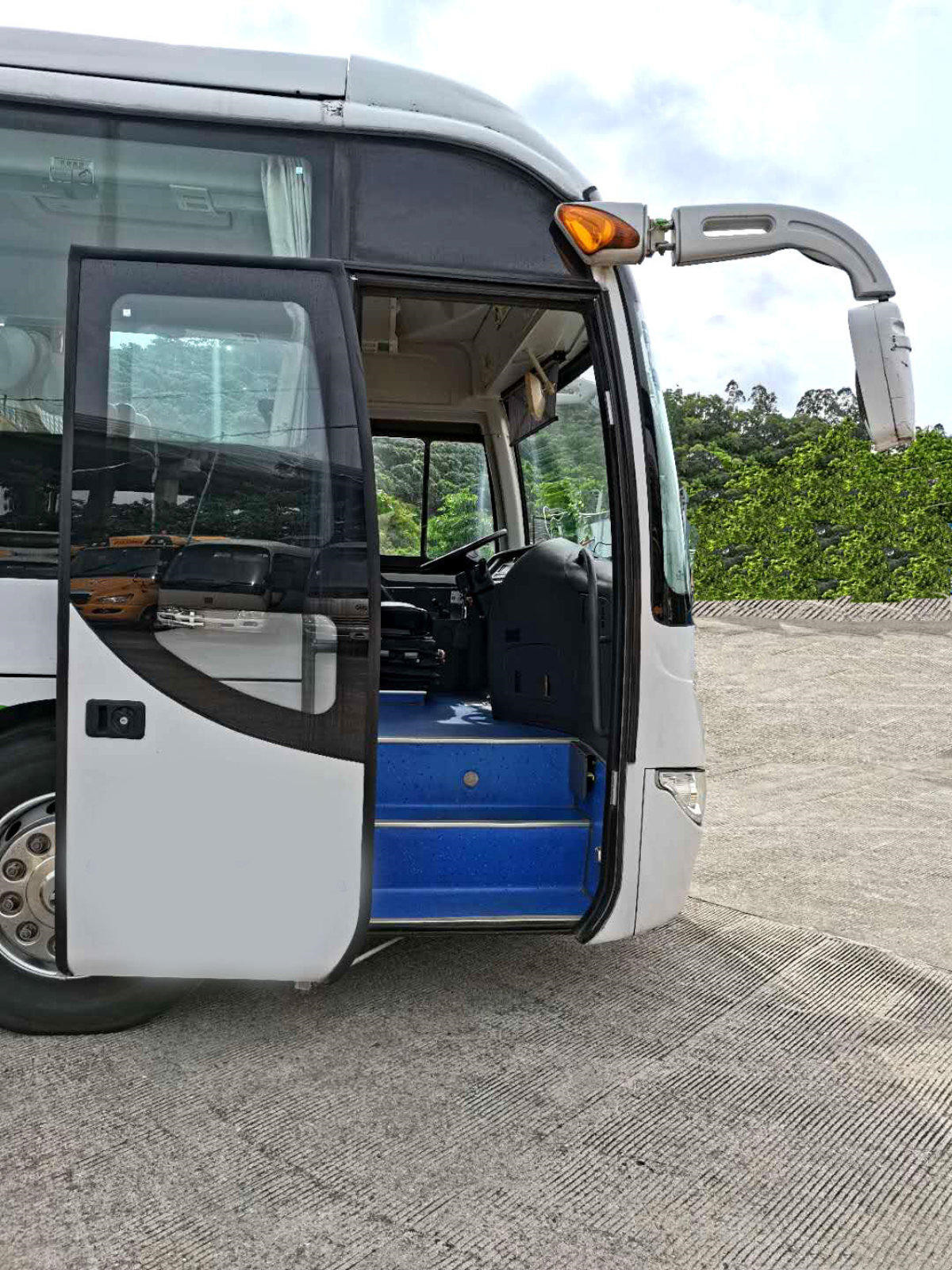 Electrical Bus Kinglong 6110 Used Bus With 49 Seats Luxury Tour Passenger Coach Bus For Africa Price In Good Conditon