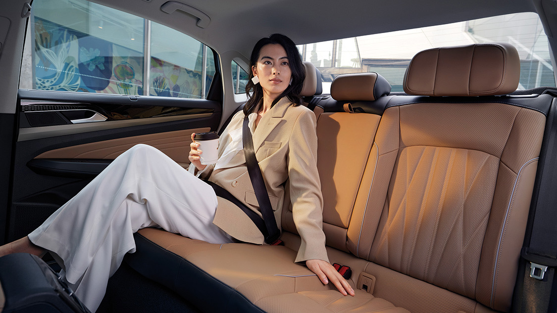 Direct 2023 Version of Volkswa/gen PASS/AT Auto Sedan with Big Space and Automatic Gear Box Left Steering Version Direct