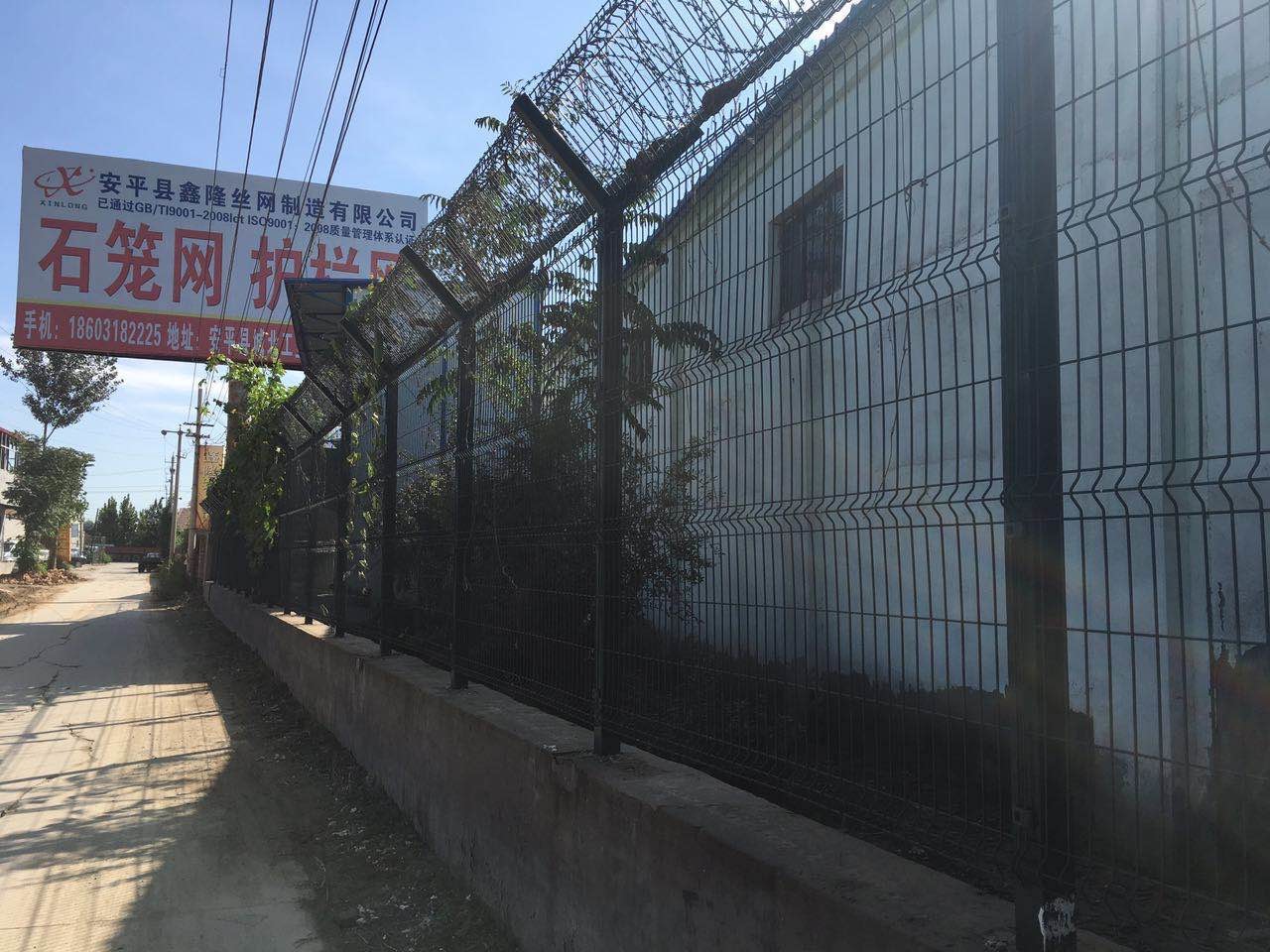 Customized Stainless Welded Wire Mesh Fence Fashionable Design 50X200mm