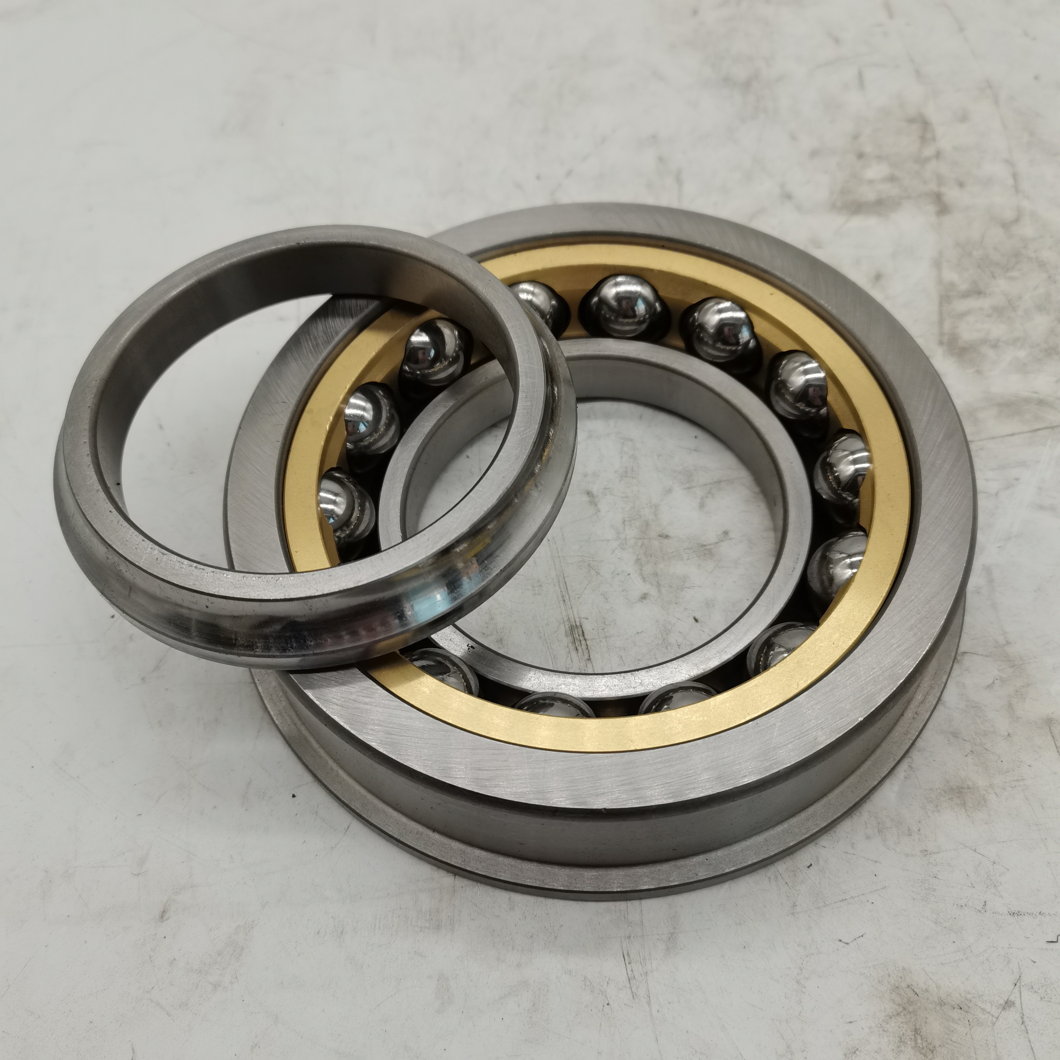 Four-point contact ball bearing auxiliary box main shaft rear bearing C12 C16 10647203 for fast gearbox