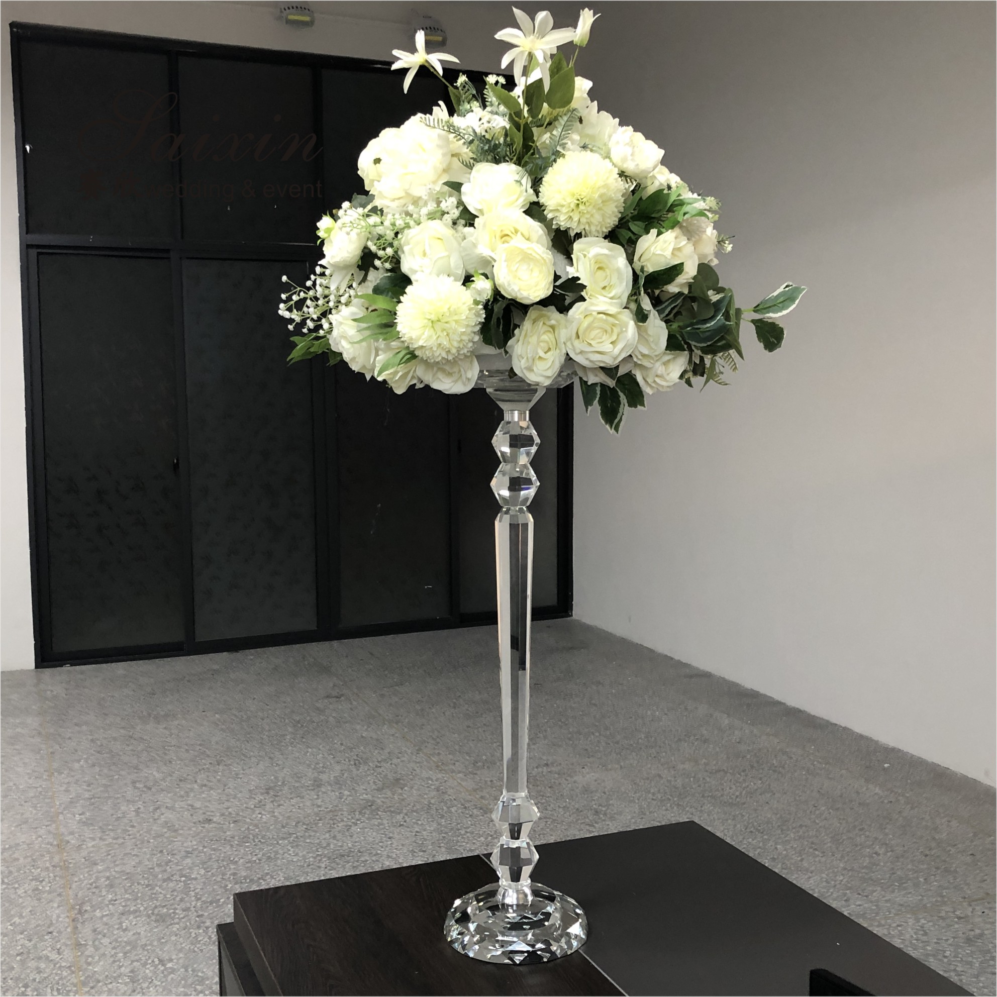 Saixin custom wedding event decoration gold centerpiece crystal pillar flower stands