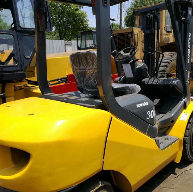 Second Hand Komatsu Original Japan 3 Ton Used Diesel FD30 FD80 FD50 Forklift Truck