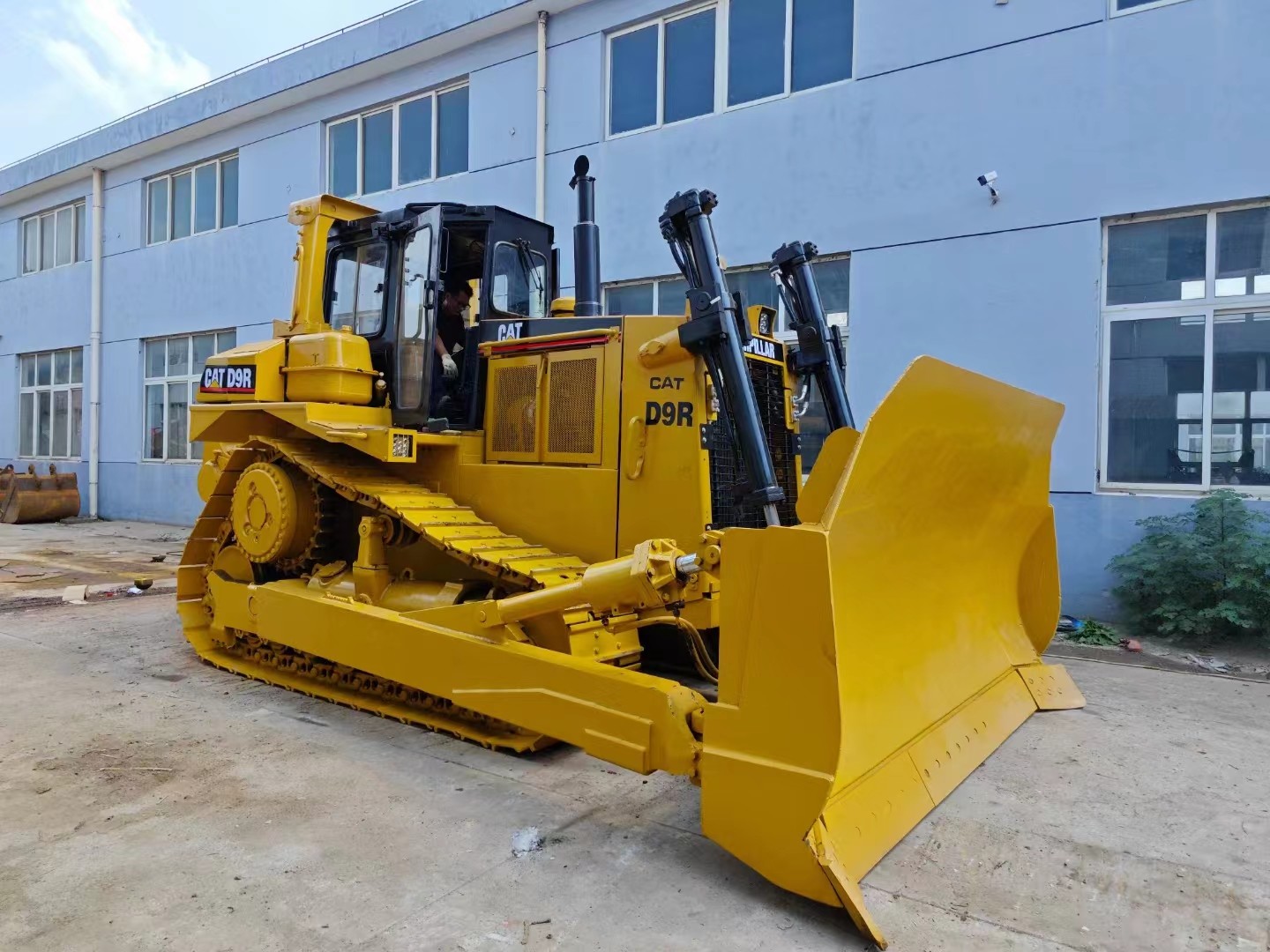 Caterpillar Series Bulldozer CATD9R Soil Plowing Operation Road Construction