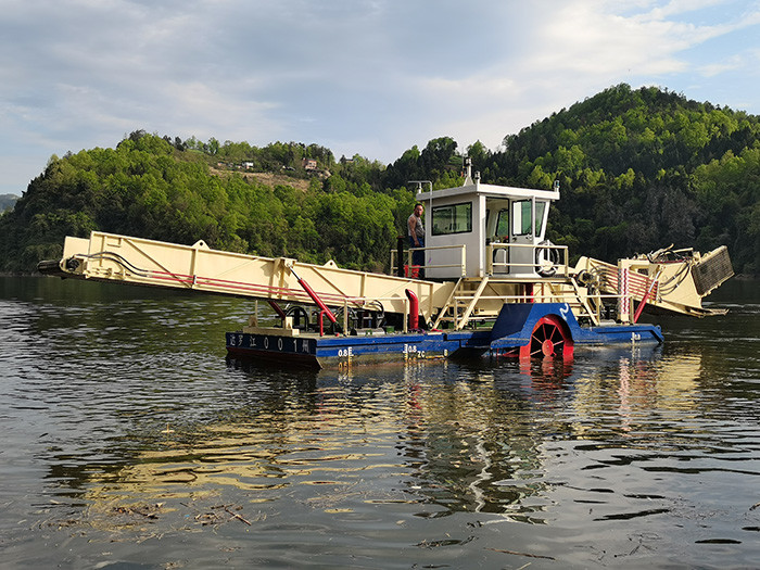 115kw Power Water Hyacinth Harvester Collect Water Plants On Water