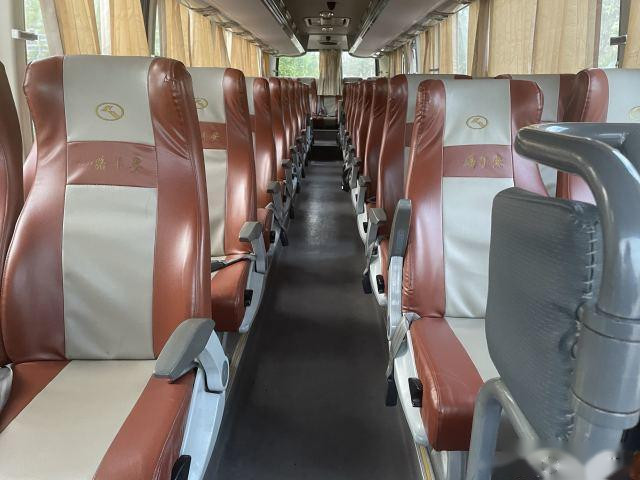 Used Tour Bus Model XMQ6113 51 Seats Steel Chassis Yuchai Engine Euro IV 270kw