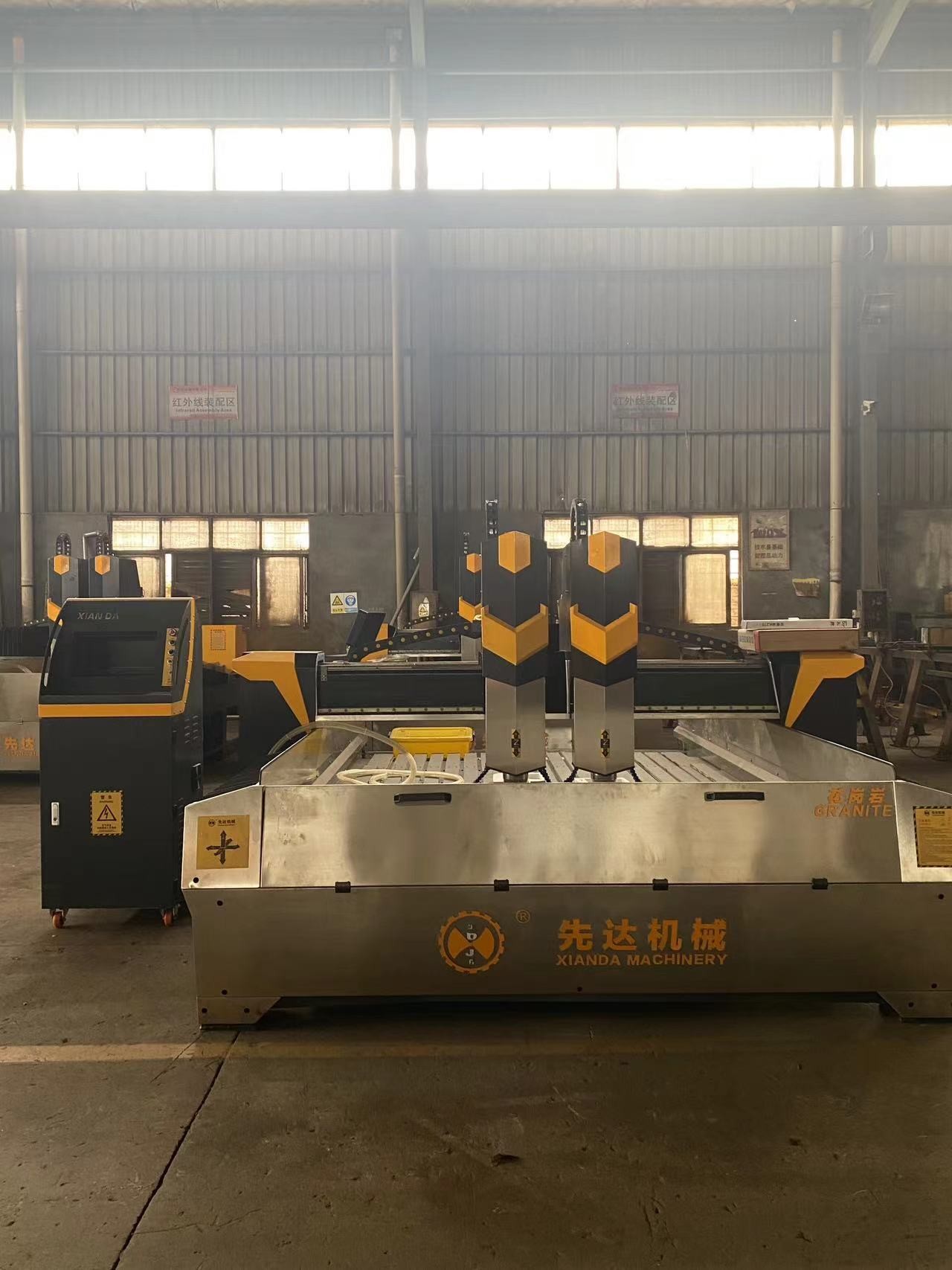 High Capacity 3-Axis CNC Stone Carving Machine For Marble And Granite Processing