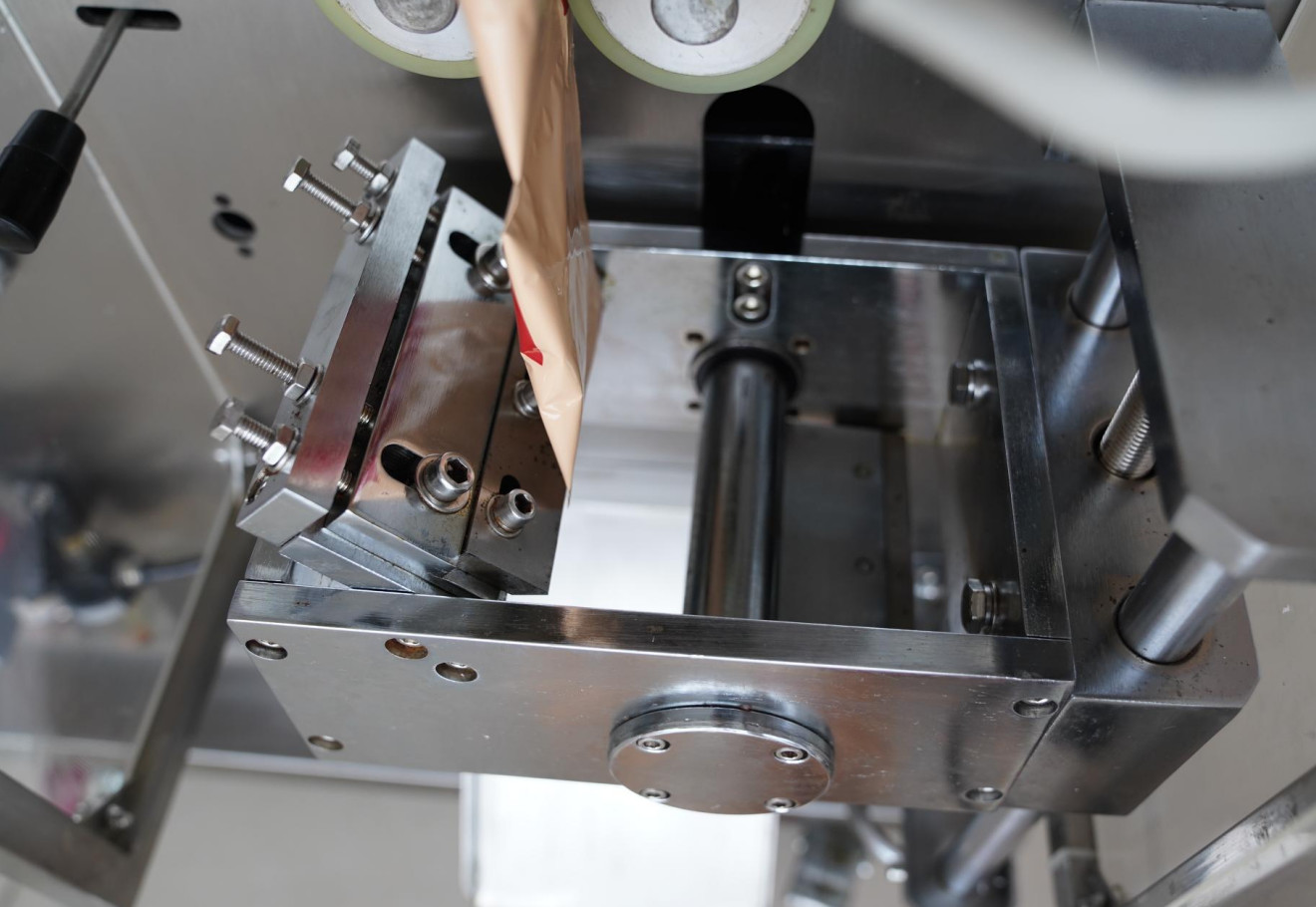 Food Grade SS VFFS Packaging Machine 10g 15g 50g Small Honey Sachet Filling Machine