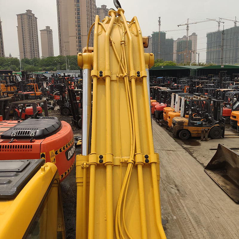 Top-Selling Komatsu PC220-7 Crawler Excavator Variable Piston Pump Main Pump Type