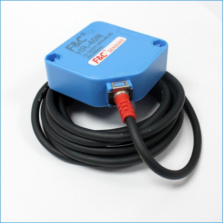 12Volt 4 Wire Reflective Photoelectric Sensors Switch PNP Diffuse Square Sensor.jpg