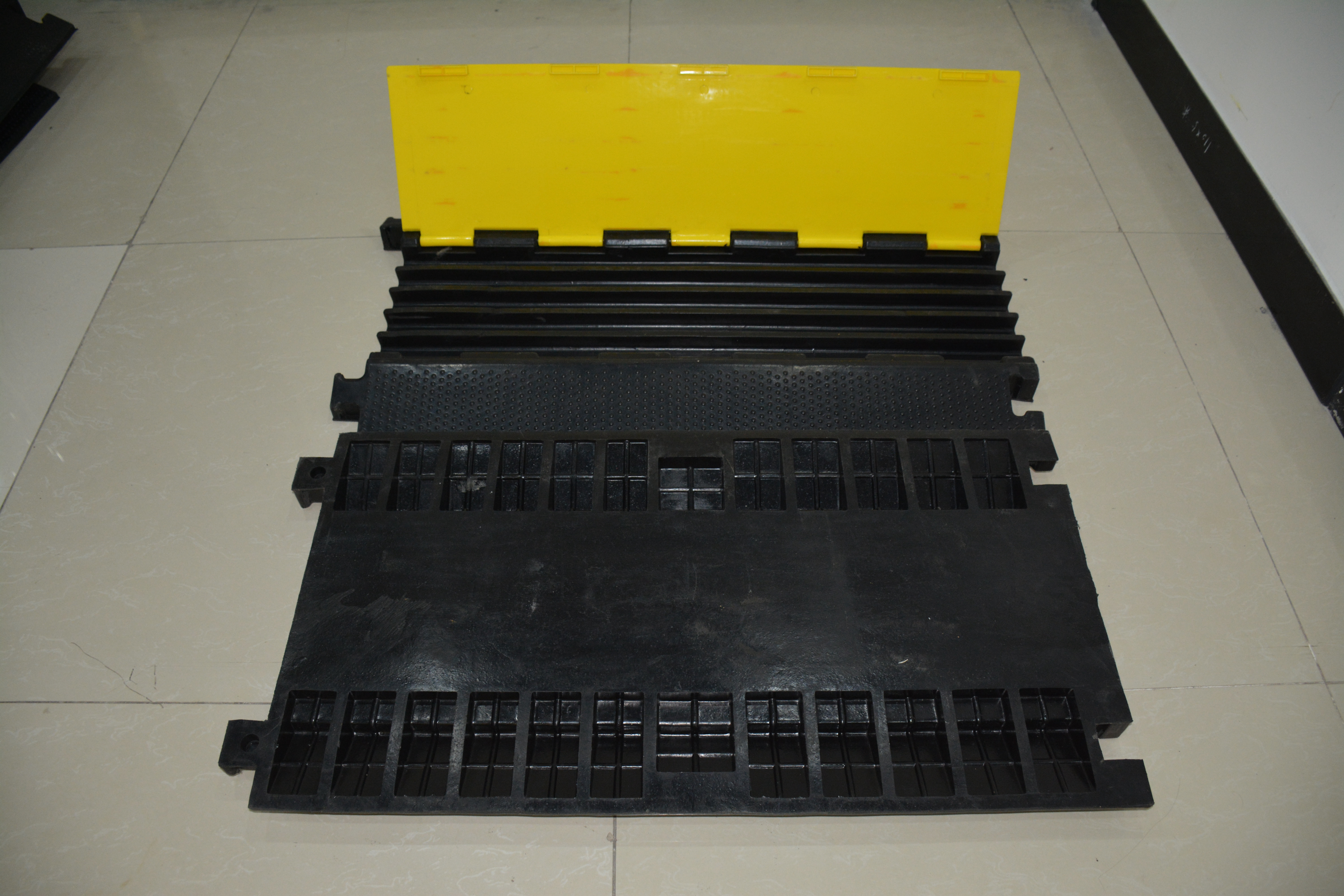 2 Channels Conference Hall Exhibition Cable Protector Driveway Speed Bumps