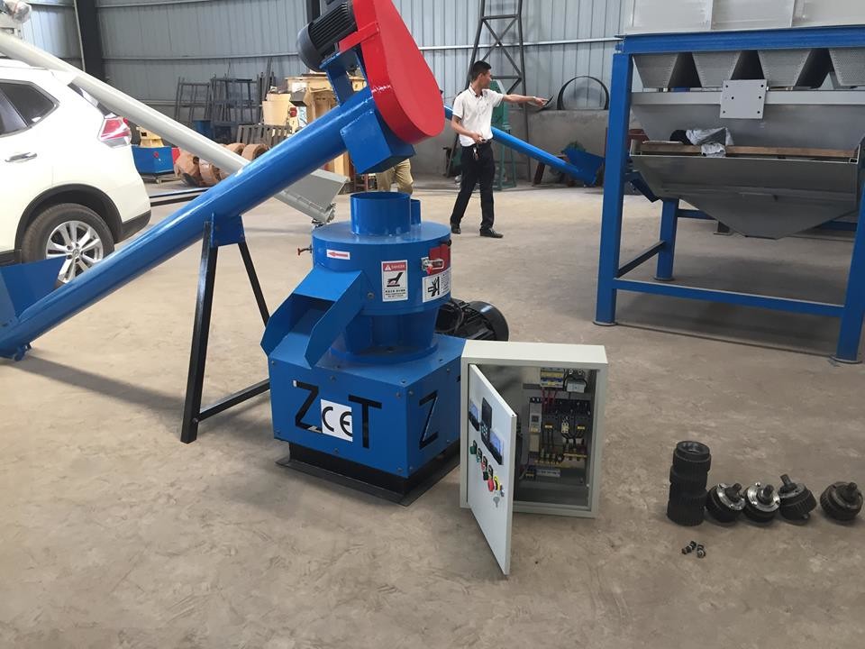 LSKJ250 biomass wood pellet mill 380v/50hz/15kw 300-400kg per hour for Poland client
