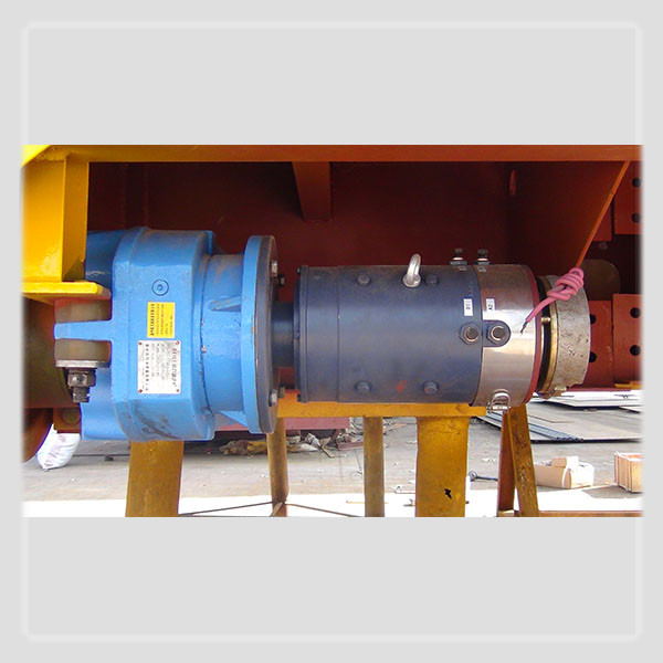 rail coil car with lifting device