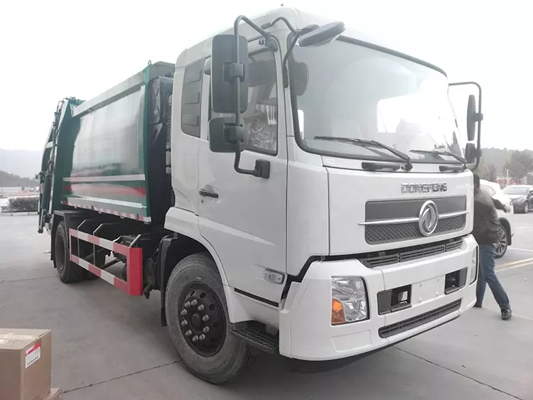 Dongfeng 4x2 Cargo Truck Van with 8.67 Ton Loading Capacity and Cummins 245 Hp Engine