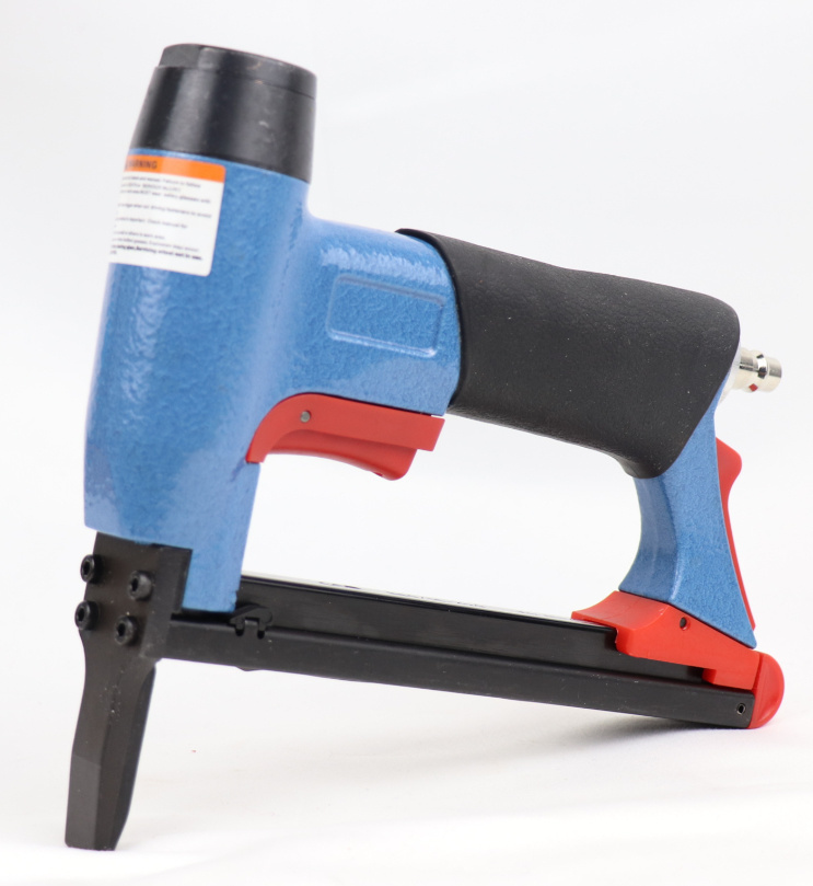 Durable Air Stapler Pneumatic Long Nose Staple Gun 22gauge for Furniture Fixtures Upholstery with CE (7116L)
