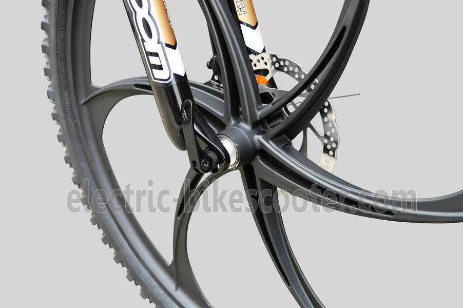 25km/H Electric Mountain Bicycle , Magnesium Alloy Electric Mountain Bikes For Men