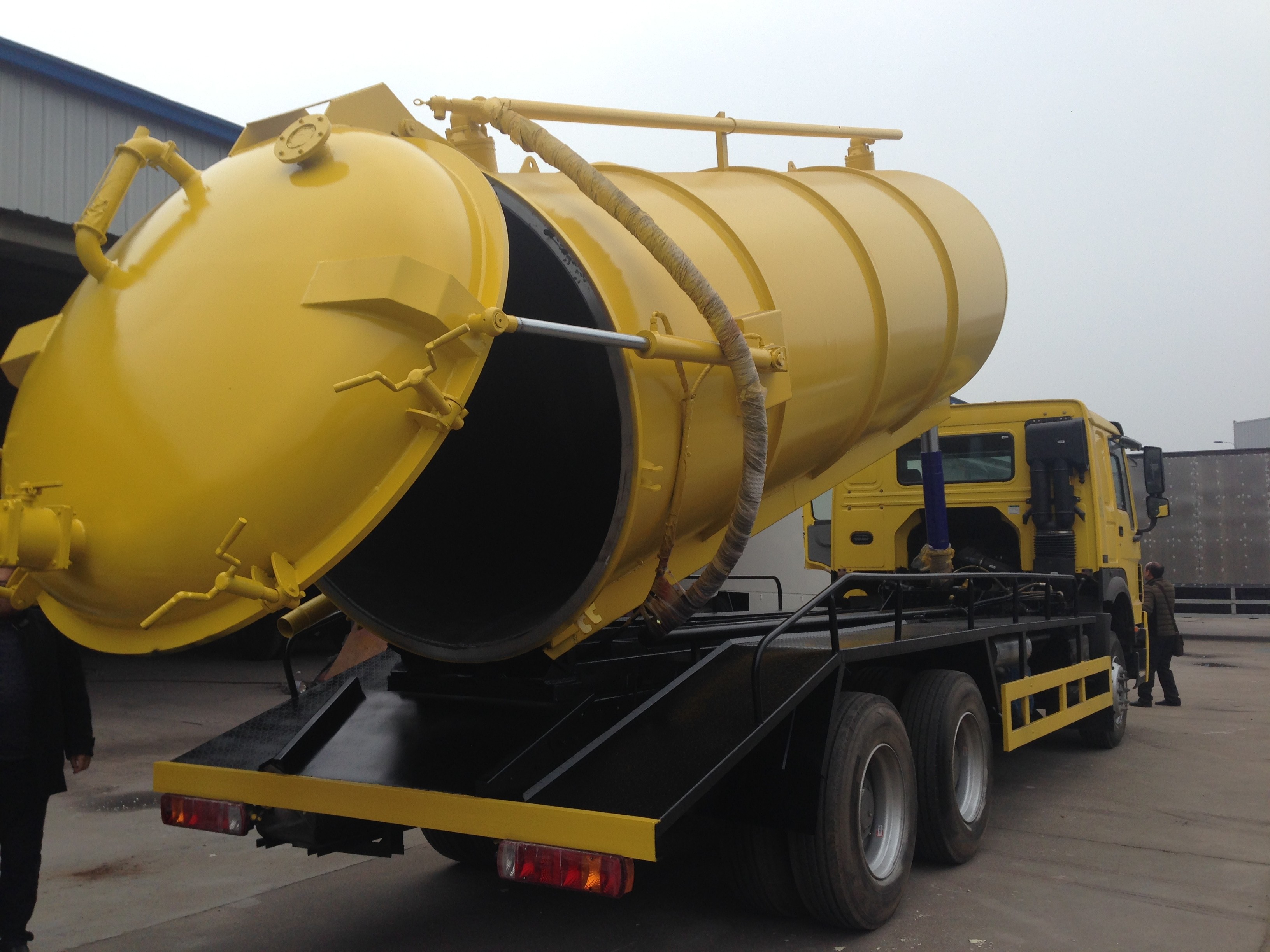 4m3 - 16m3 Sewage Sewage Suction Truck Dumping System With High Pressure Italian Jurop