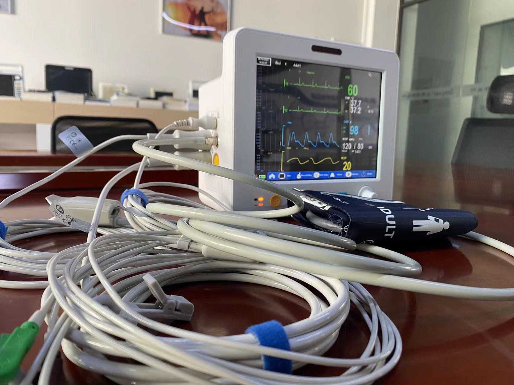 Hospital Neonate Patient Monitor With 8.4 Inch TFT LCD Screen