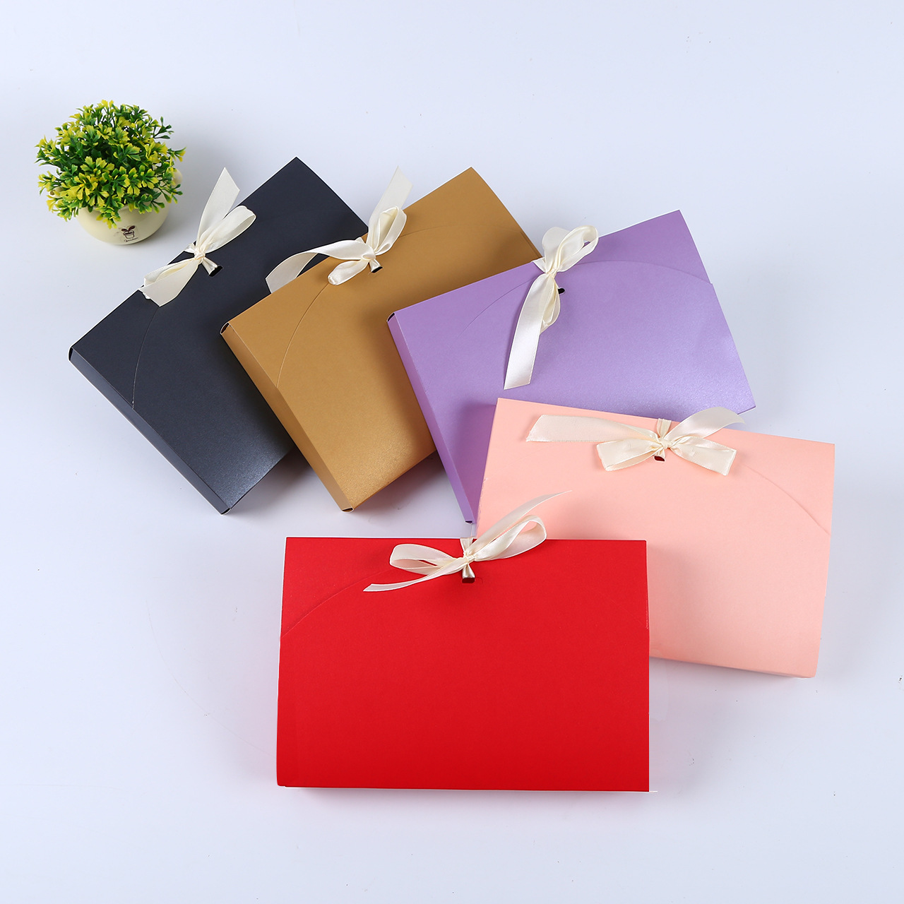Custom Logo Square Kraft Cardboard Paper Gift Boxes With Ribbon Eco-Friendly Material