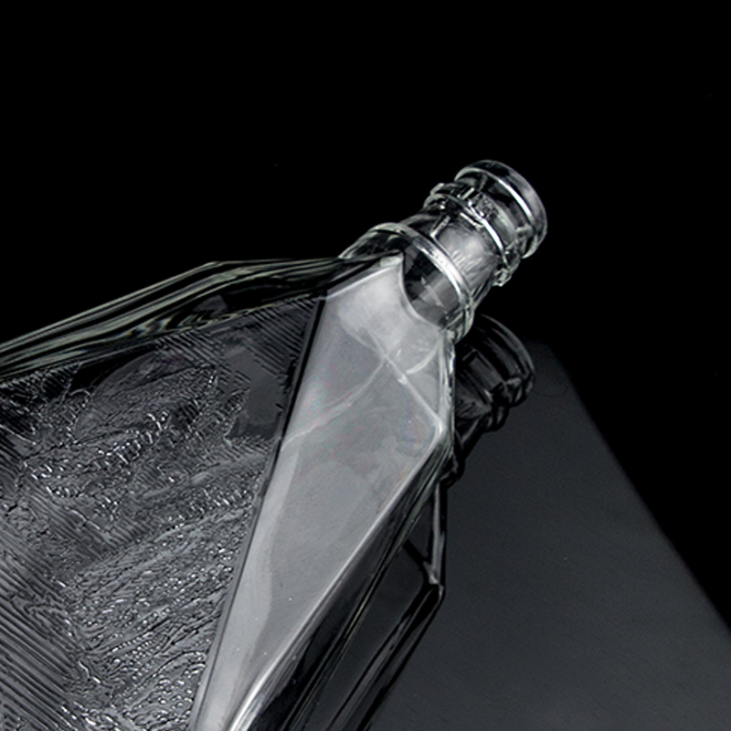 Thick Bottom Clear Flint Glass Bottle for Gin Whisky Rum Tequila and Brandy 2022 Design